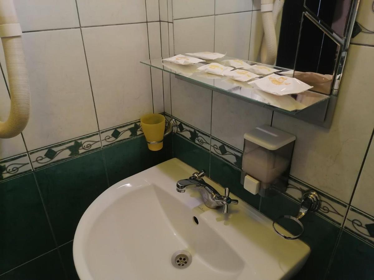 Argo Premium Hotel Lviv Buitenkant foto